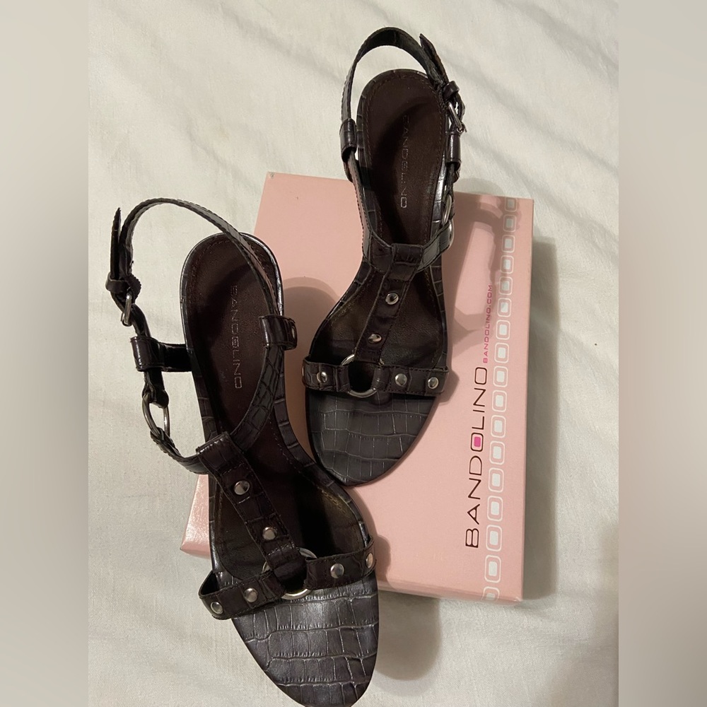 Bandolino heels croc leather with metal embellishments 8-1/2